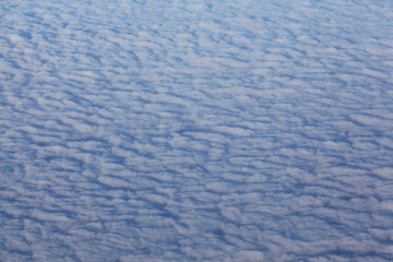 view from the bird's-eye view of the airplane window at the horizon and clouds
