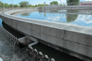 Deken met patroon Kanaal Urban wastewater treatment plant