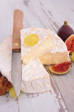 camembert with fresh fig