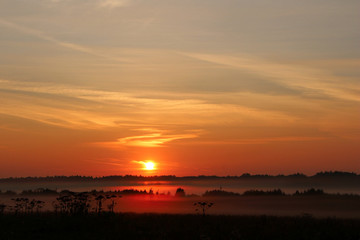 Восход солнца в новгородской области. Россия.