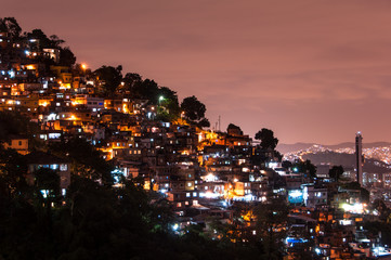 Obraz premium Rio de Janeiro Slums on the Hill at Night