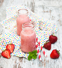 Strawberry fruit smoothies with fresh strawberries