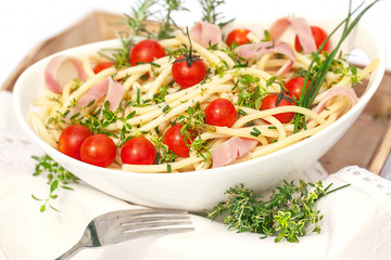 Nudelsalat mit Kräutern und Tomaten 4