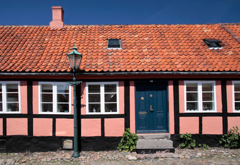 Rosa Fachwerkhaus in Roenne auf Bornholm