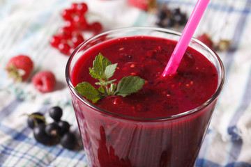 Homemade smoothies with raspberries and currants horizontal
