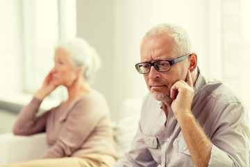 Fototapeta premium senior couple sitting on sofa at home