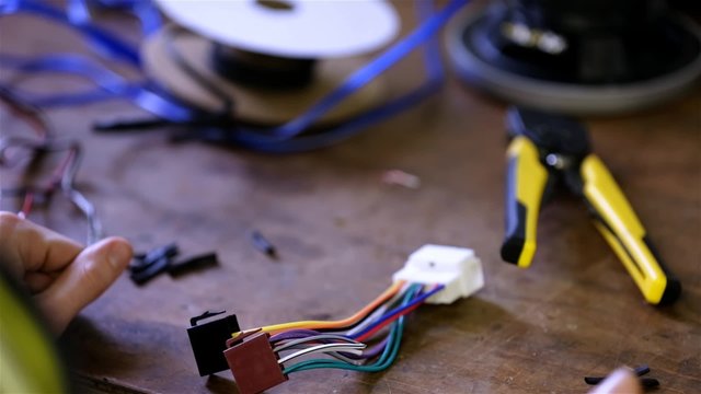 Checking wires on car radio adapter
