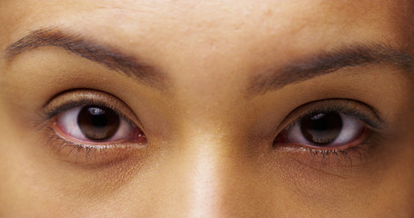 Naklejka premium Mexican woman looking at camera with sultry eyes