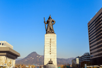 Naklejka premium The statue of Yi Sun-Shin