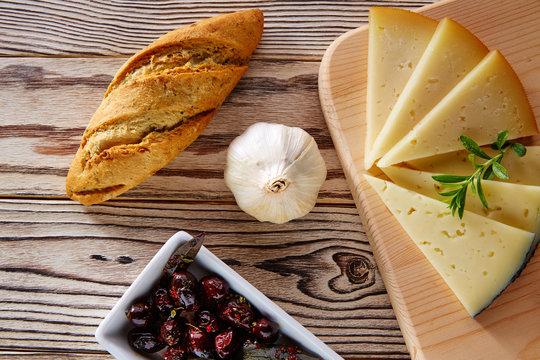 Mediterranean food bread loaf garlic and cheese
