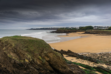 La plage des Grands Sables le Pouldu Bretagne Finistère en hiver

