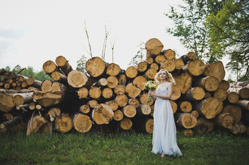 The girl about a warehouse of logs 3196.