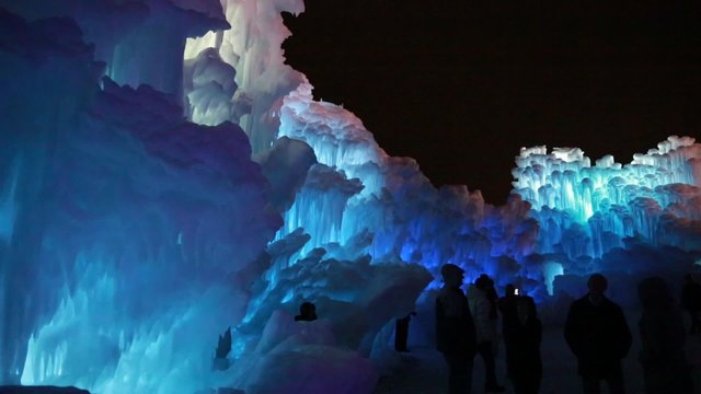 crowds in frozen ice castle