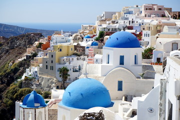 Fototapeta na wymiar Blue Dome Churches in Santorini Greece / 青い建物が並ぶ南欧ギリシャ・サントリーニ島