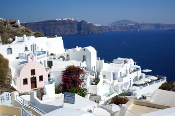 Fototapeta premium Blue Dome Churches in Santorini Greece / 青い建物が並ぶ南欧ギリシャ・サントリーニ島