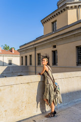 Fototapeta premium Femme dans les Anciennes prisons Saint-Paul Saint-Joseph de Lyon