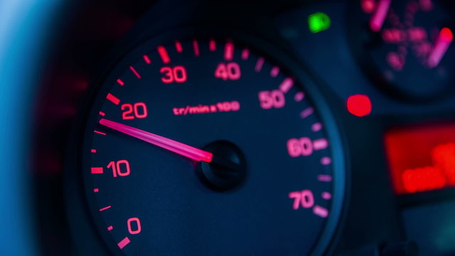 Analogue rev up counter in car