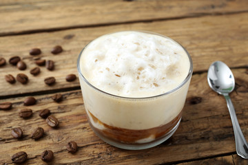 caffe' granita in bicchiere sfondo rustico 
