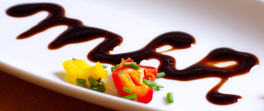 Balsamicodressing mit Paprika
