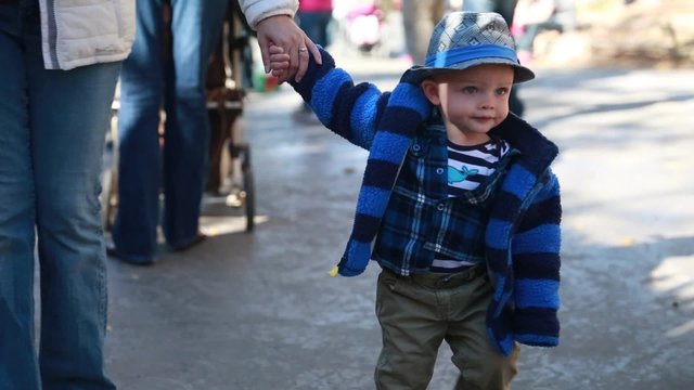 toddler enjoying the zoo