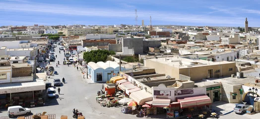 Türaufkleber Verkehr in der Stadt El Djem, Tunesien © Inna_G