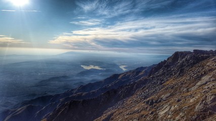 Valle mirado desde la alta montaña