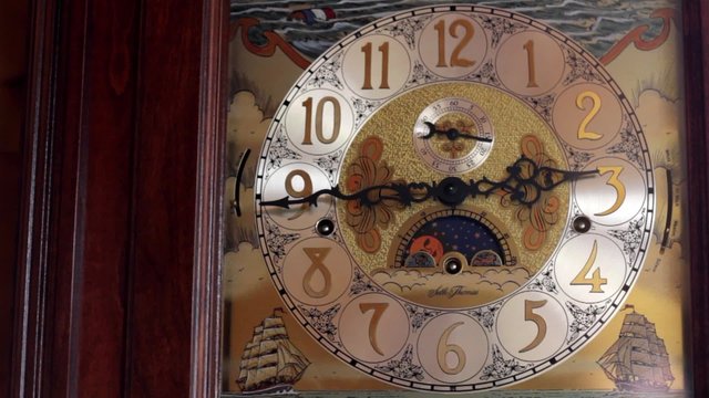 Grandfather Clock Slow Dolly