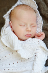 Fototapeta na wymiar newborn is sleeping