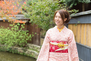 着物を着た女性