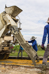 Placing concrete road construction Improve mobility routes for commuters