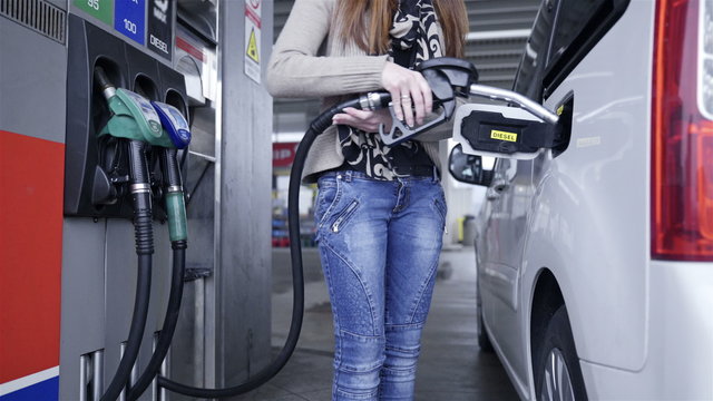 Choosing right gasoline at gas pump