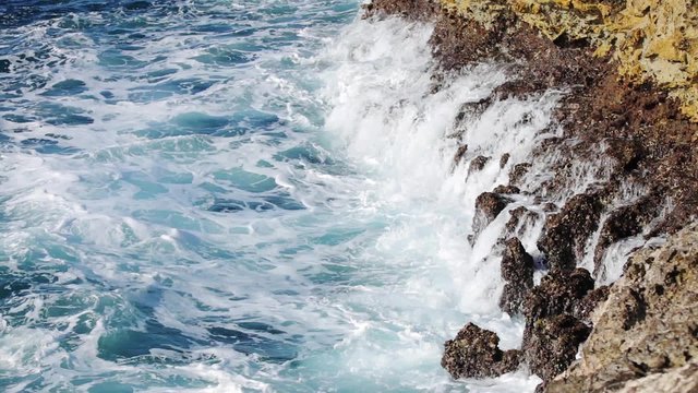 Ocean wave splash on the reef video