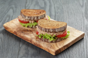 Sandwich with tuna and vegetables on rye bread