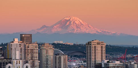 Seattle in the Evening with Space Needle - obrazy, fototapety, plakaty