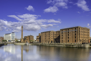 Obraz premium The Albert Dock complex in Liverpool