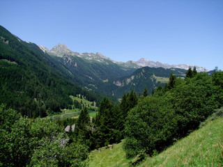 Fototapeta na wymiar Berge um den San Bernardino Pass in der Schweiz
