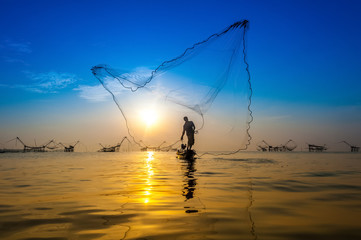 Fototapeta premium throwing fishing net