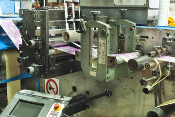 Printing labels on offset machine