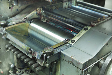 Printing labels on offset machine