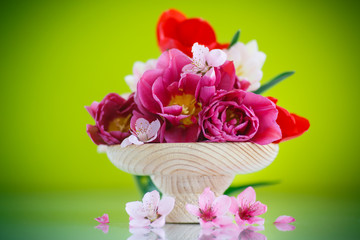Obraz na płótnie Canvas beautiful tulips in a vase