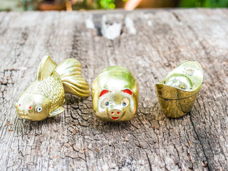 Goldfish, Gold pig, Gold ingot