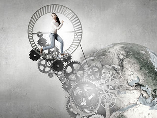 To turn as squirrel in wheel