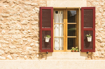 Fototapeta na wymiar Mediterranes Fenster im Süden