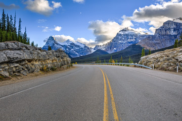 Naklejka premium Icefields parkway curve