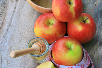 measure tape and apple