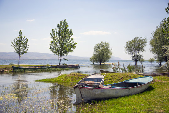 ışıklı g&ouml;l&uuml;