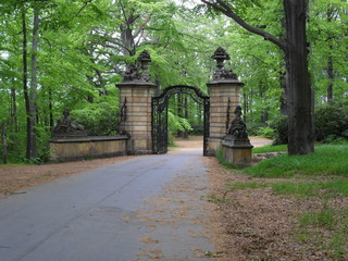 Zamek Książ - brama wejściowa do zamkowego parku © Janusz Szpotko