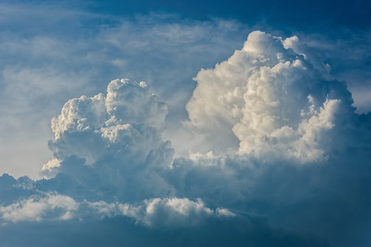 Fototapeta Fototapeta Ciekawa chmura na niebie na wymiar