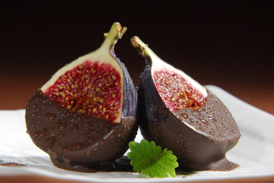 Figs in chocolate 