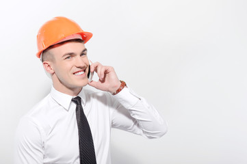 Smiling foreman talking per mobile phone
